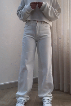 Monochrome Elegance White Turtleneck Sweater 👕 + High-Waisted White Jeans 👖 + Classic White Sneakers 👟 Ensemble