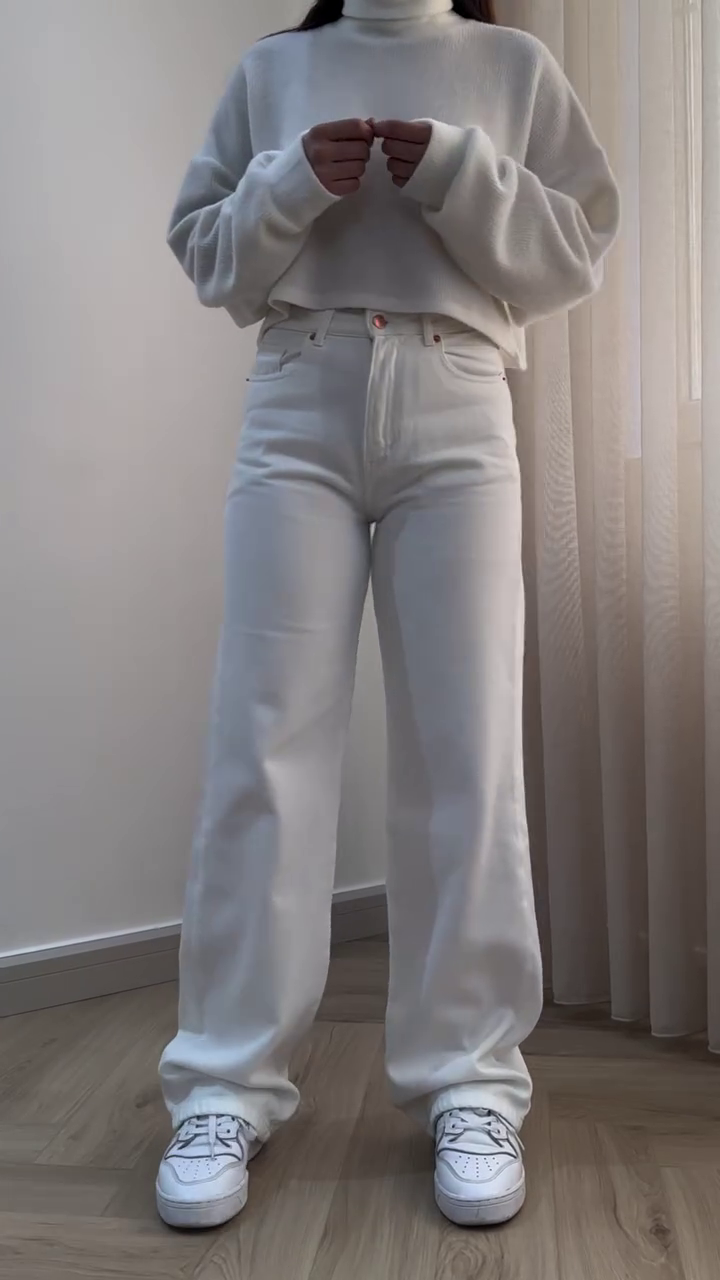 Monochrome Elegance White Turtleneck Sweater 👕 + High-Waisted White Jeans 👖 + Classic White Sneakers 👟 Ensemble