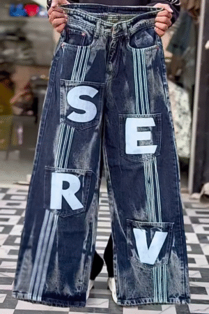Dark Wash Wide-Leg Denim Jeans with Vertical Stripe Panels & Large Alphabet Patch Pocket Street Style Statement Pants 👖💙🔥✨