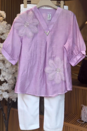 Soft Lilac V-Neck Floral Appliqué Half Sleeve Tunic Top with Decorative Metal Accent & White Straight Pants Co-Ord Set 💜🌸✨